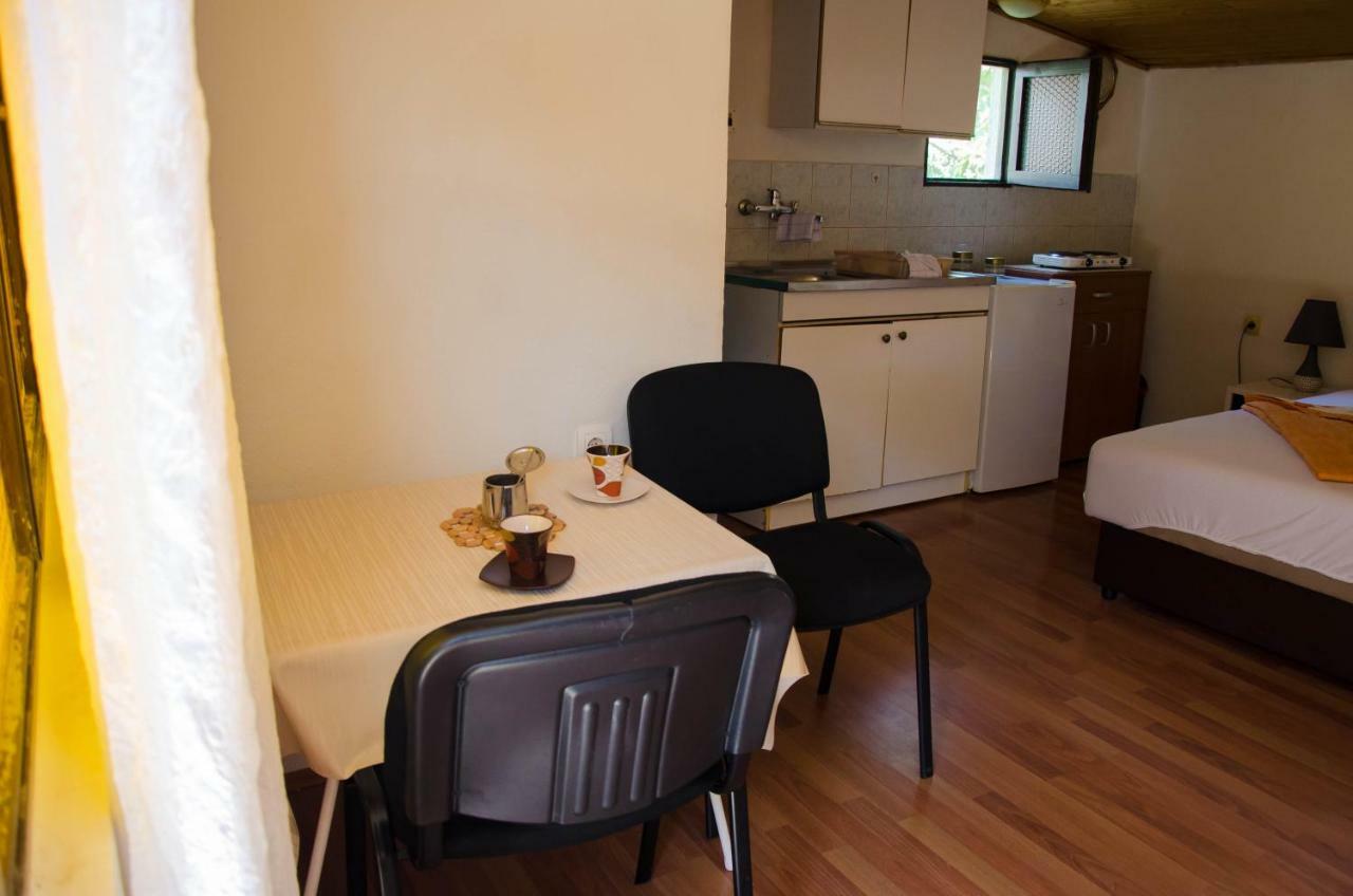 Studio-Apartman Milena Podgorica Eksteriør billede